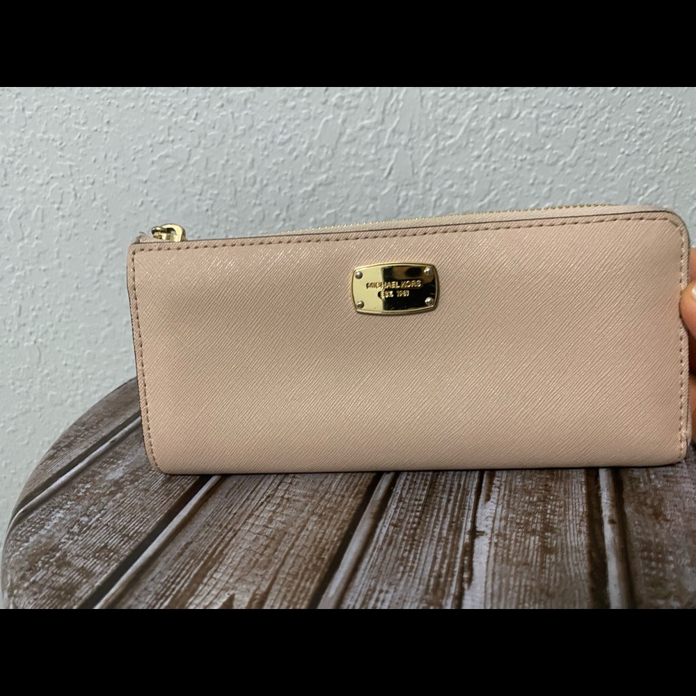 Michael Kors Safiano wallet ballet color